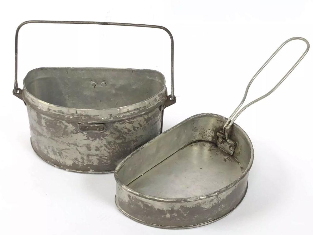 Base and lid of mess tin set