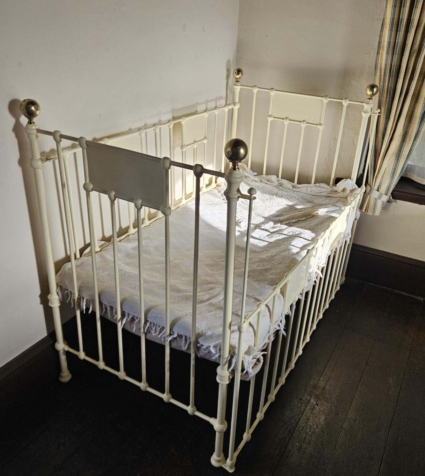 Infant's cot