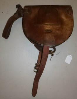 Horse shoe pouch