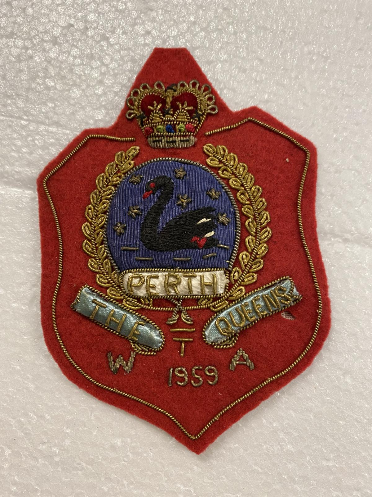 Embroidered cloth badge