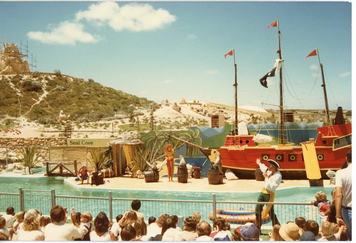 PD04048 - Seal show at Atlantis Marine Park 