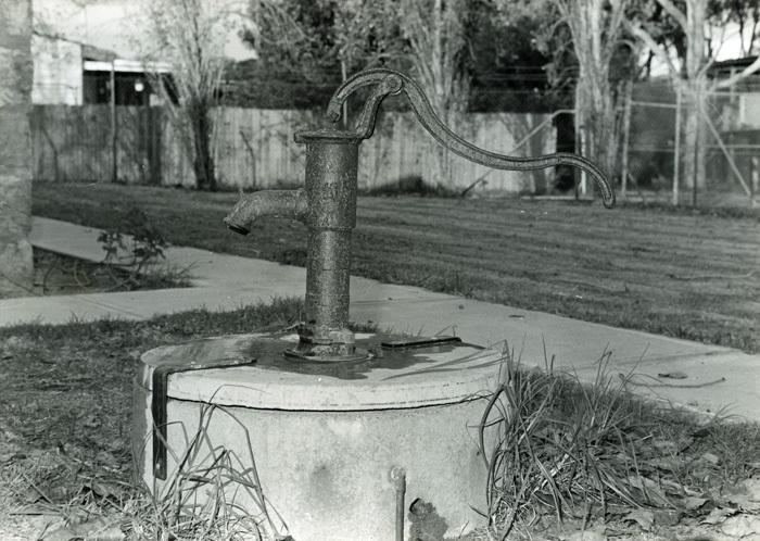 PD1249 - Well and water pump at Buckingham House 