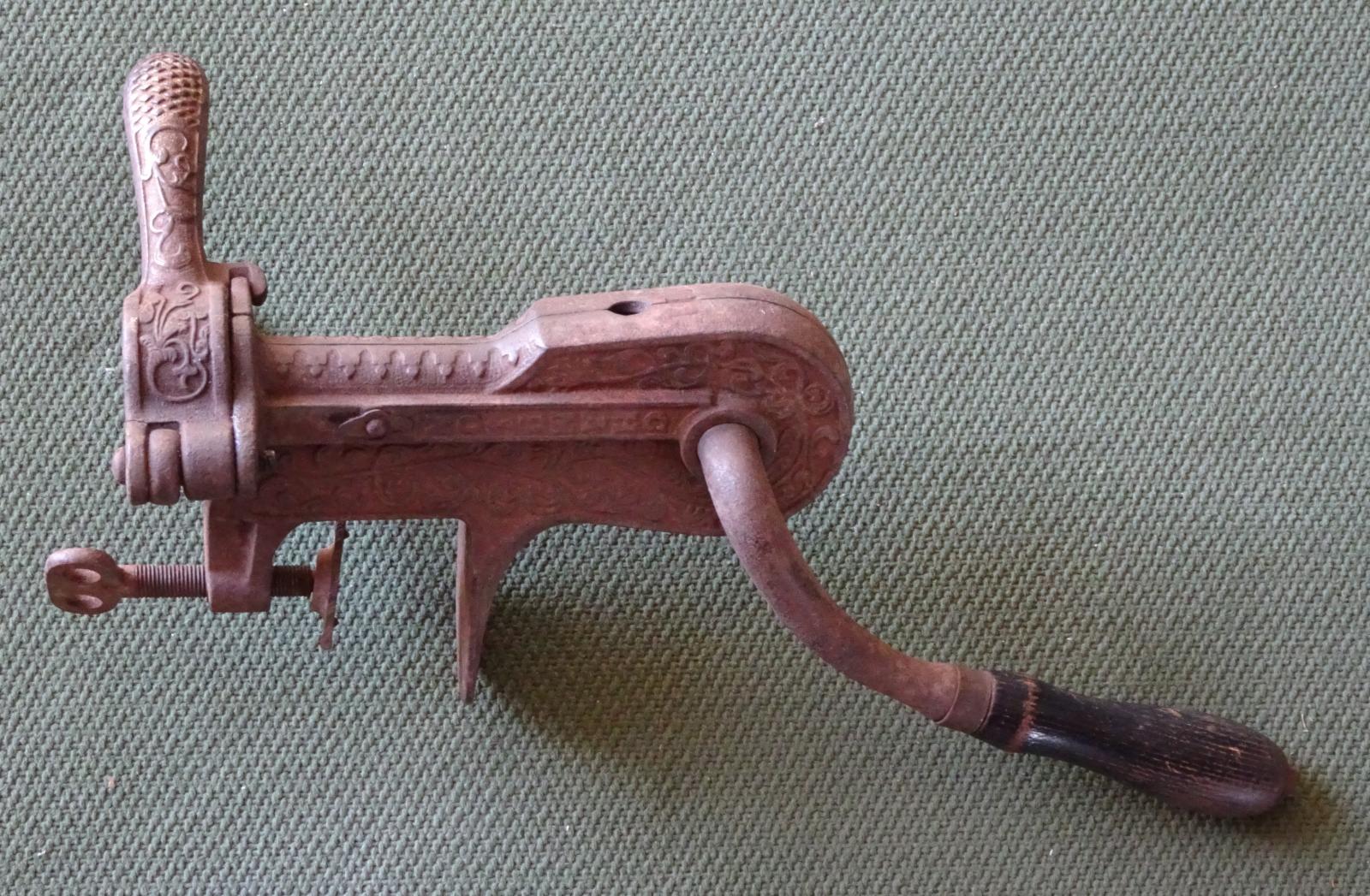 Side of cork extractor