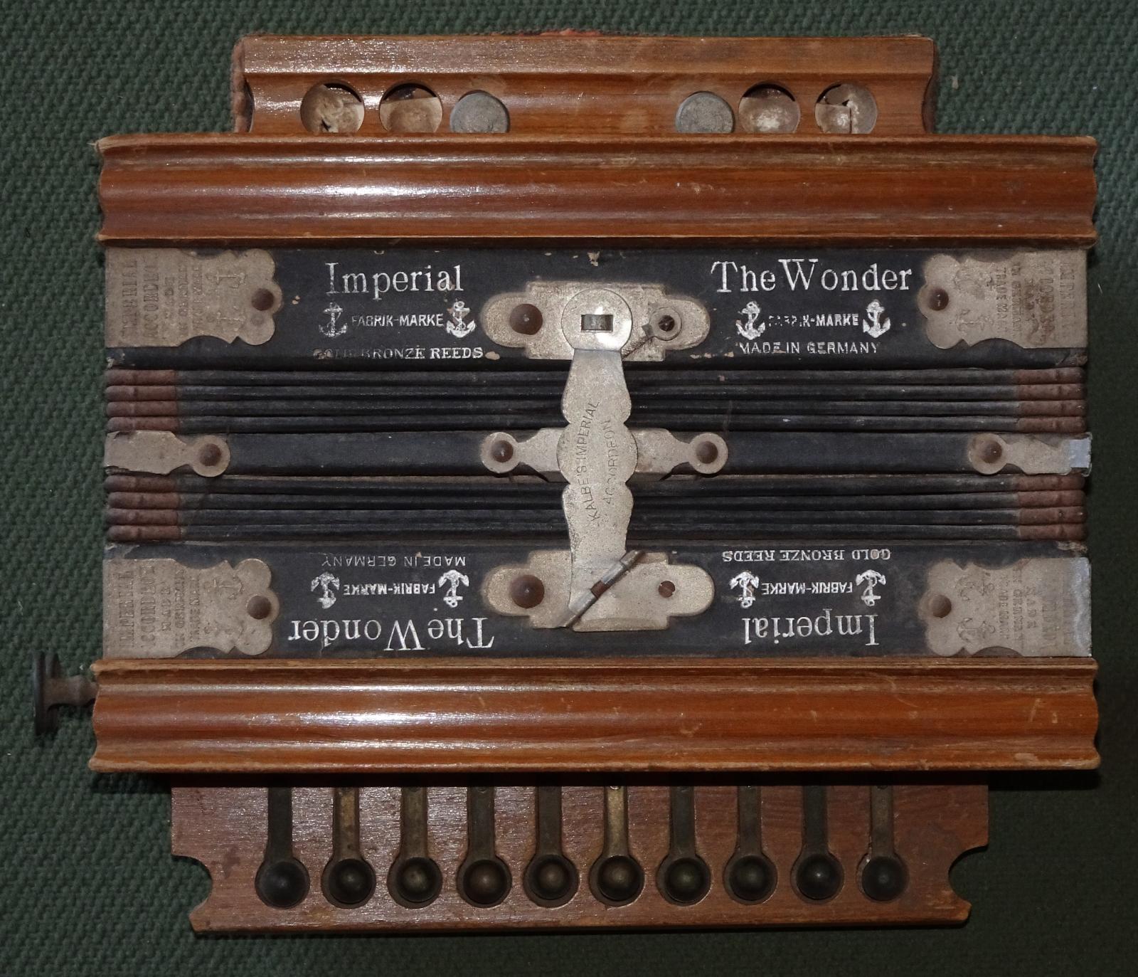 Top view of 'Imperial The Wonder' Accordeon