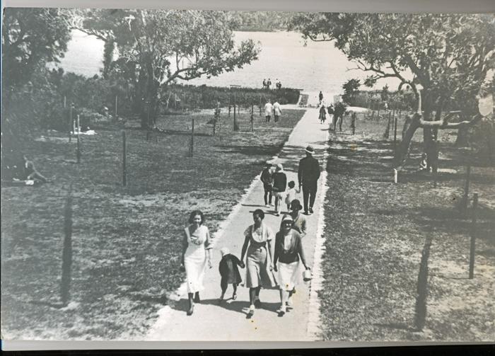 PD00274 - Visitors to Yanchep National Park