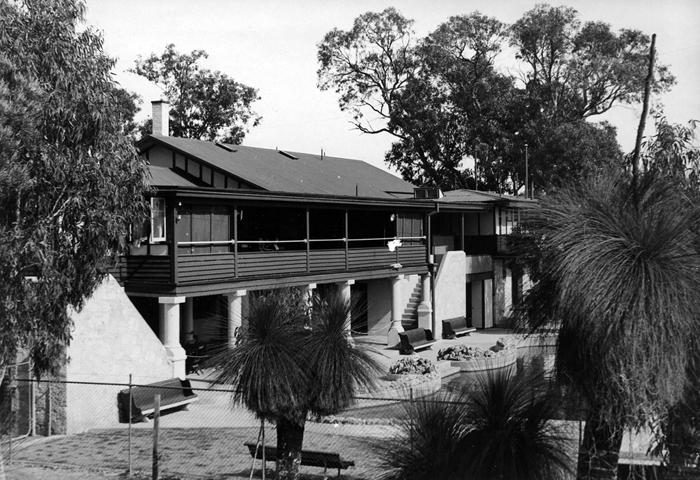 PD00404 - Crystal Pool and Guest House, Yanchep National Park