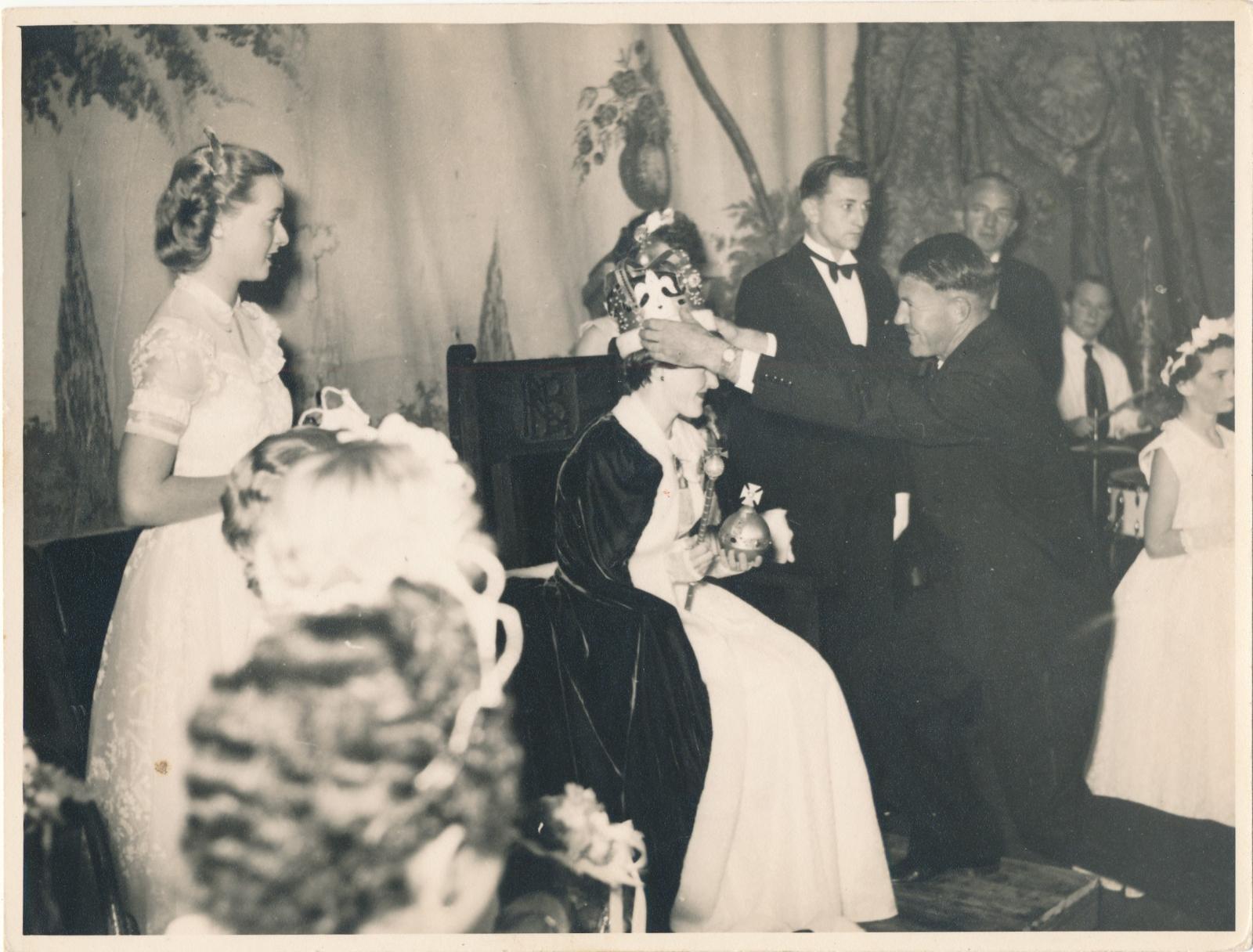 Janet Keeley being crowned at Silver Chain Ball