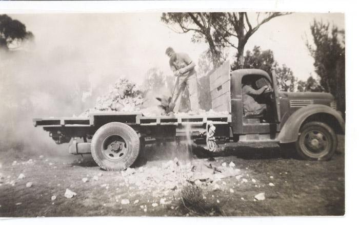 PD00145 - Working at the lime Kilns