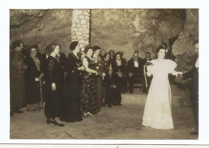 PD00275 Celebrations at Cabaret Cave, Yanchep National Park