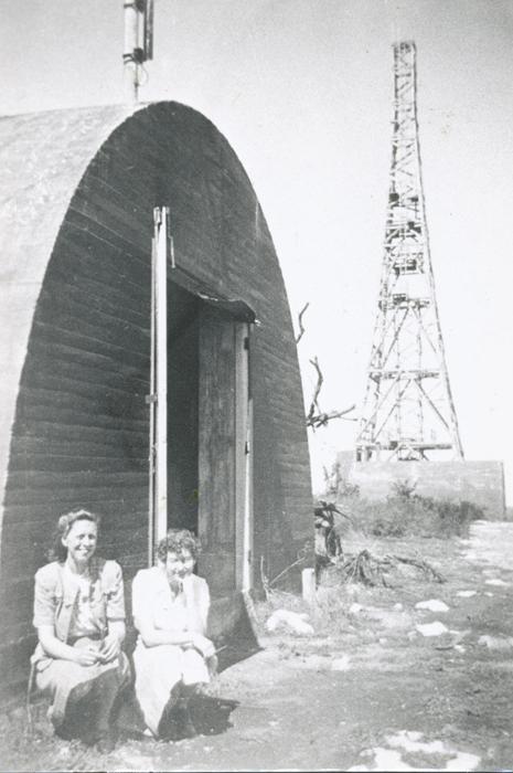 PD00295 - No. 227 Radar and Communications Unit, Edna Seaton and Betty Spencer