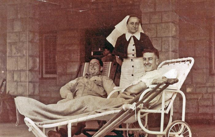 PD00297 - Sister Ursula Pegrum and patients on the verandah at Yanchep Inn