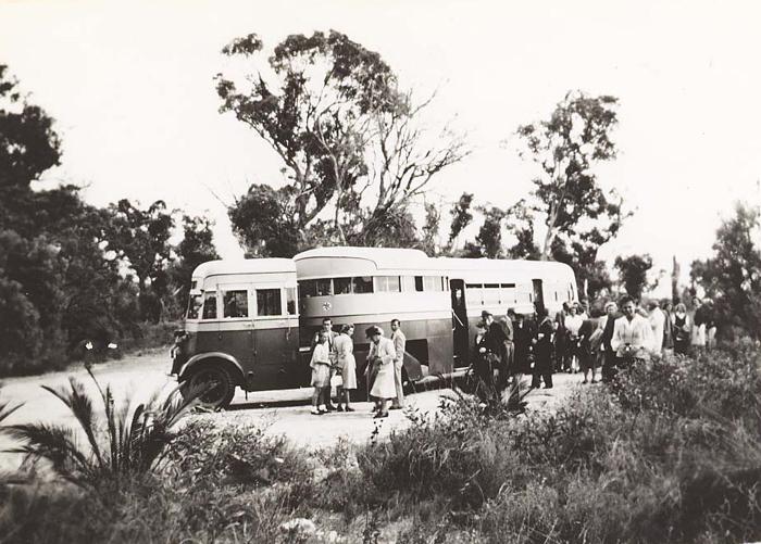 PD00298 Visitors arriving by Bus, Yanchep National Park