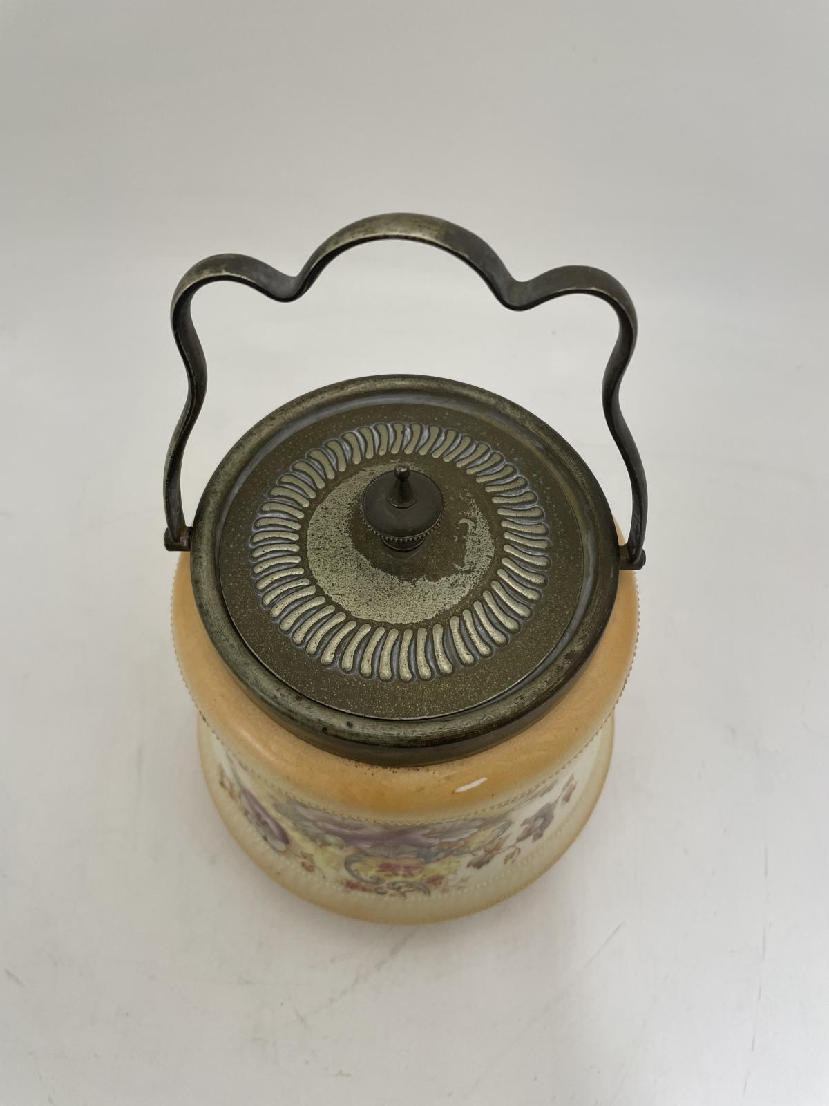 Patterns on the lid of the Devon Blushware Biscuit Barrel