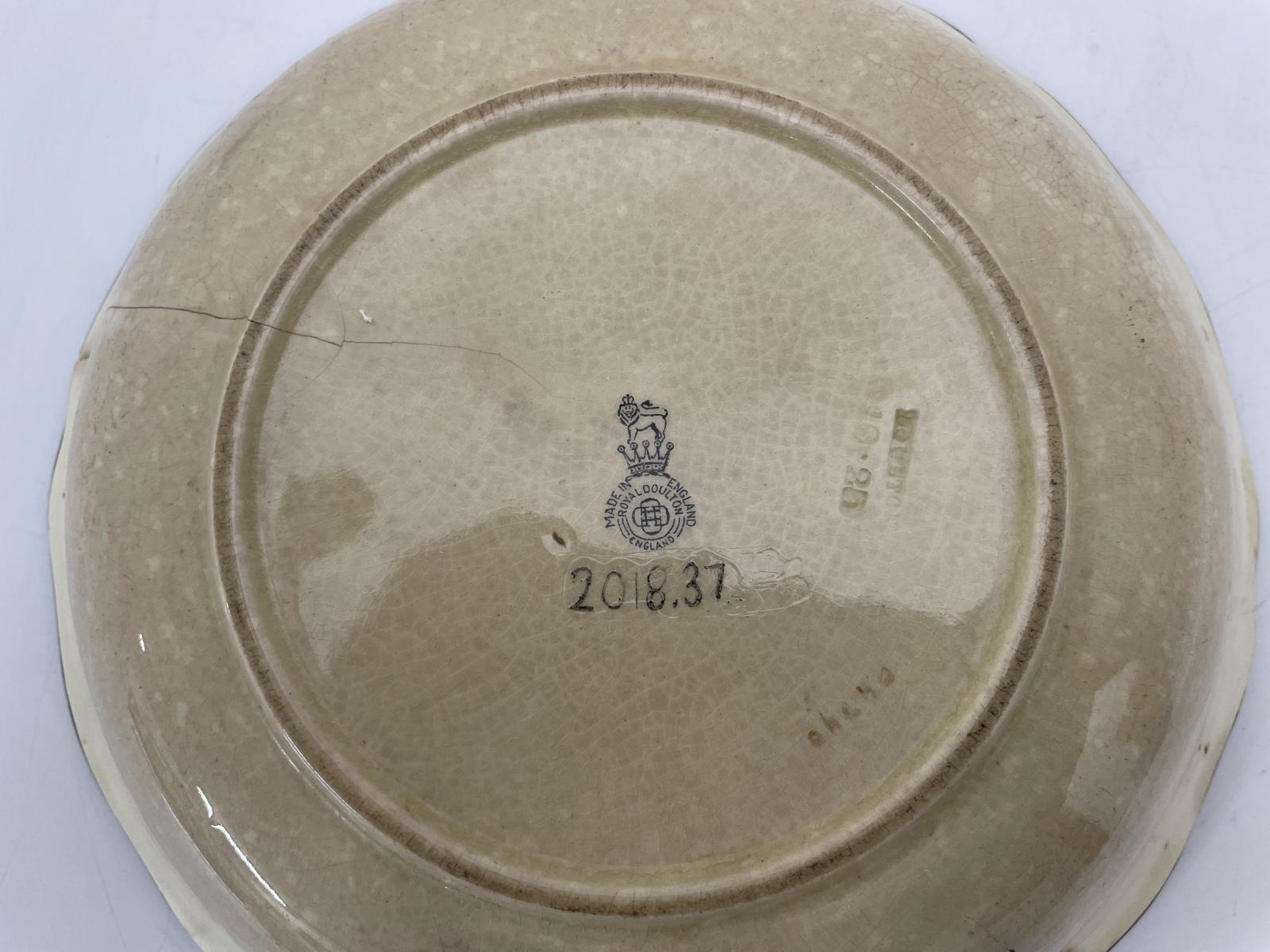 The makers marks on the base of the bowl