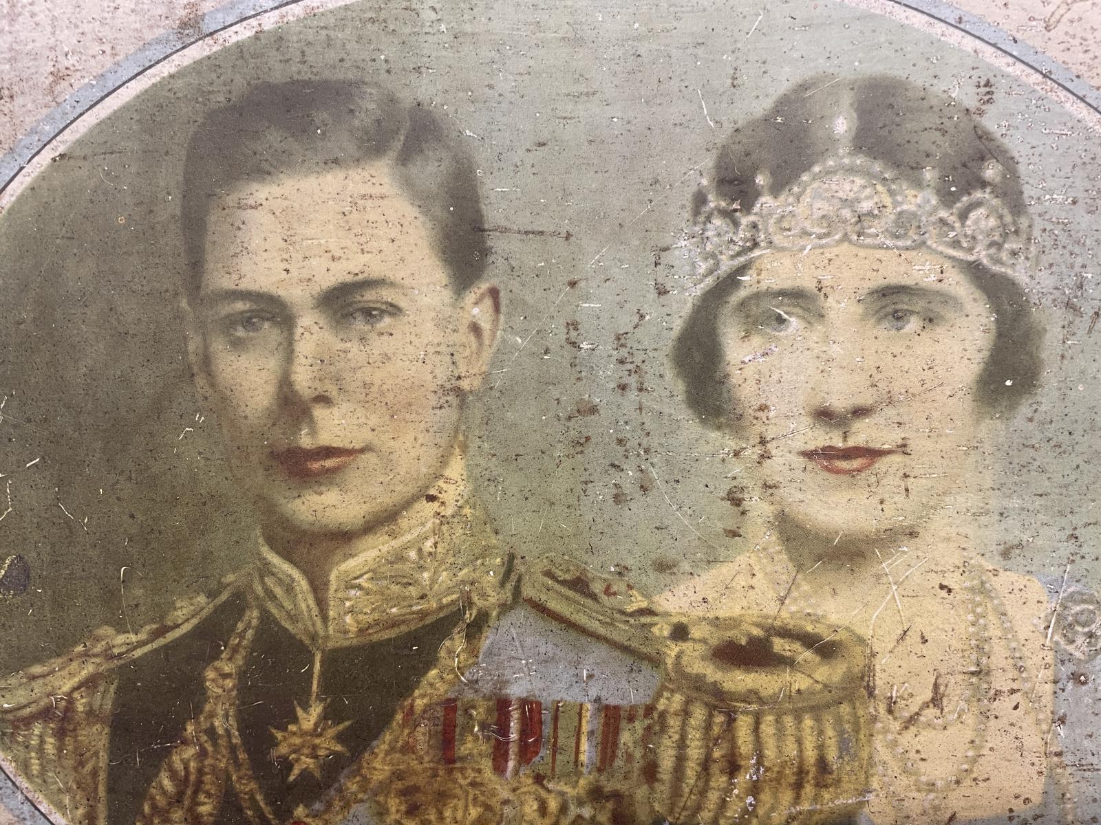 Image of George VI and Queen Elizabeth on the tray
