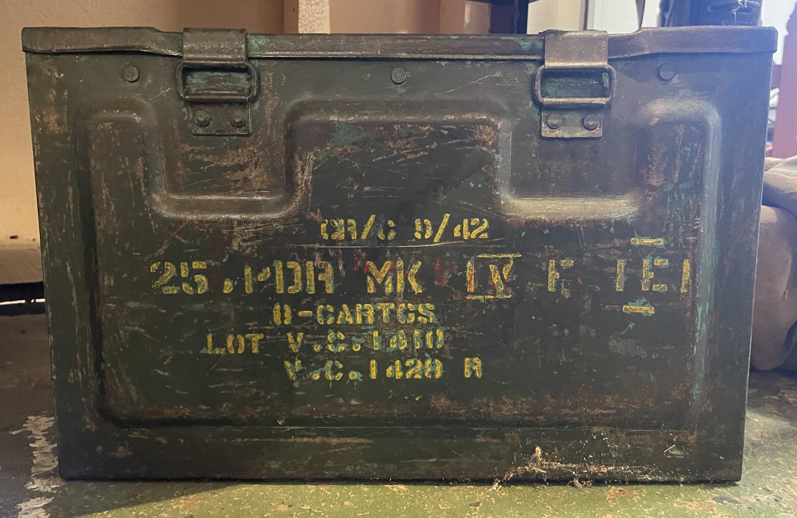 WW2 C206 ammunition box for 25 pounder shells