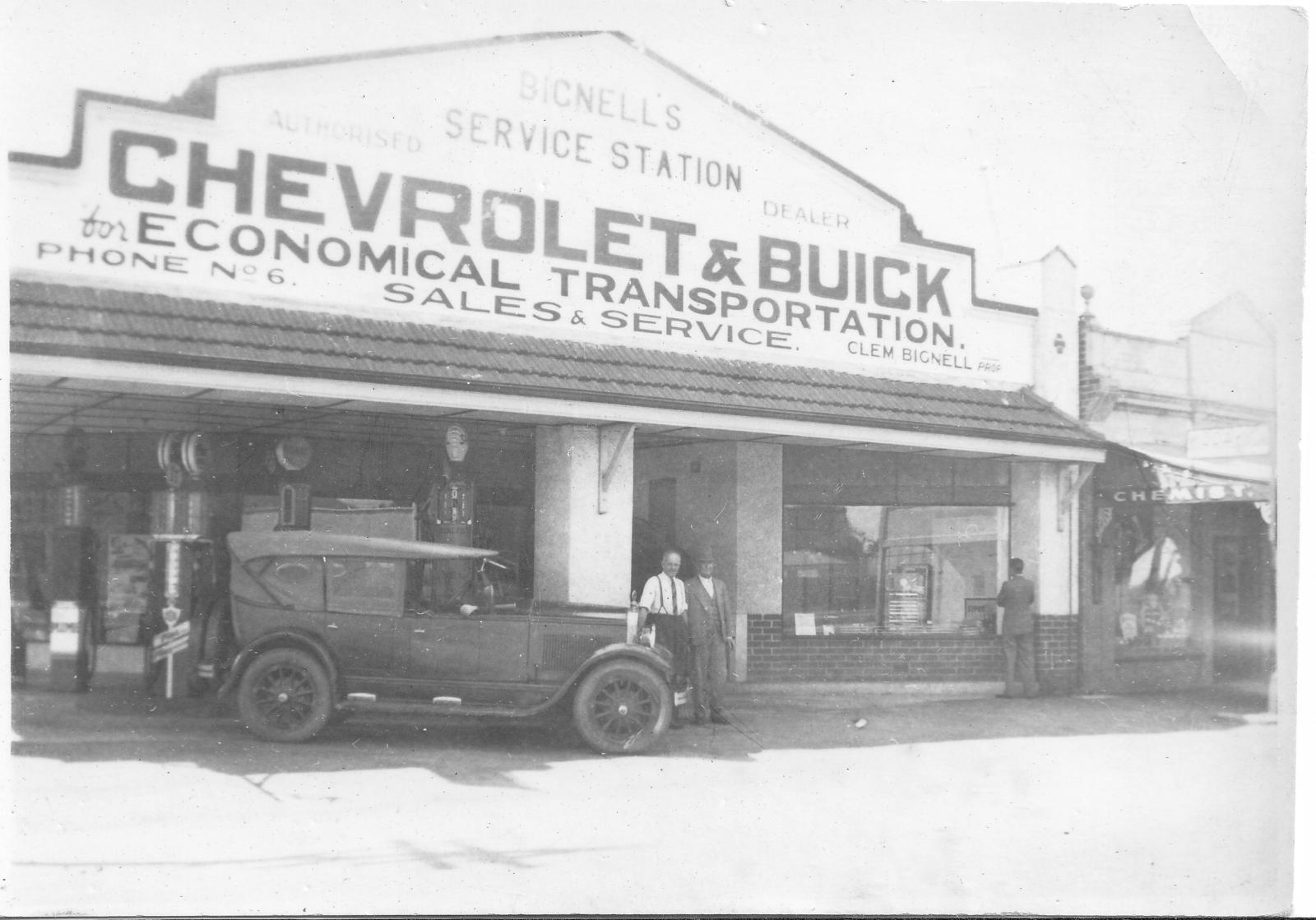 Bignells Service Station. Photo 3569 BHS Archive