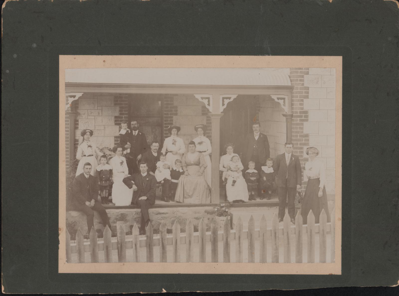 Gustav & Matilda Beeck & families