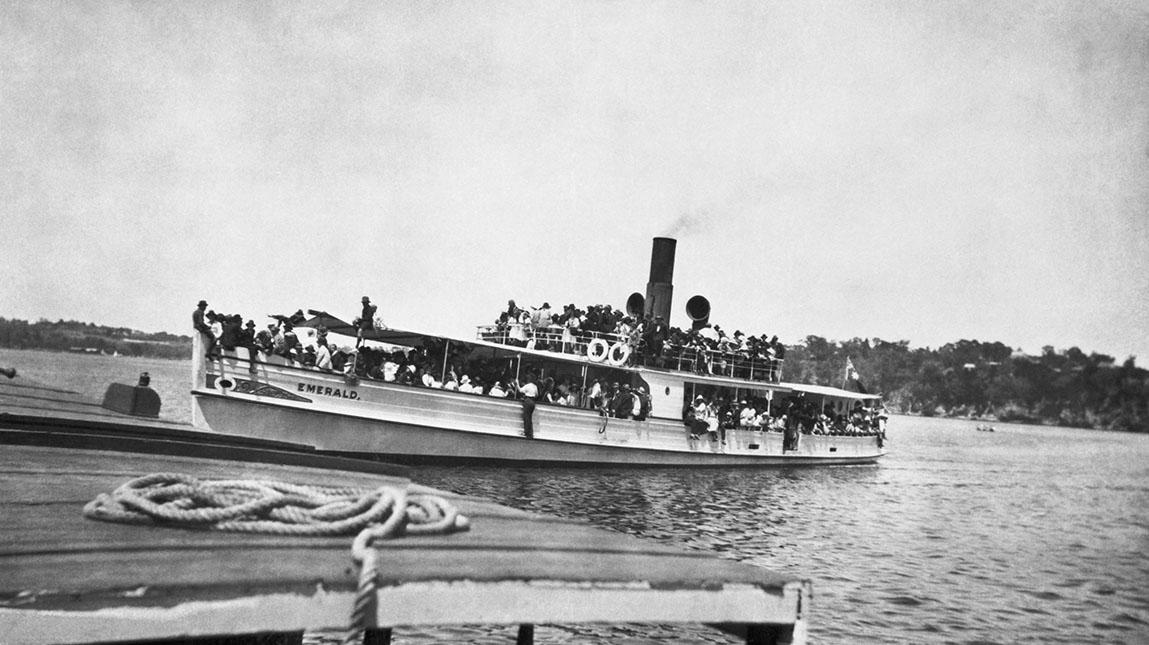 Ferry 'Emerald' Arriving At Claremont Jetty