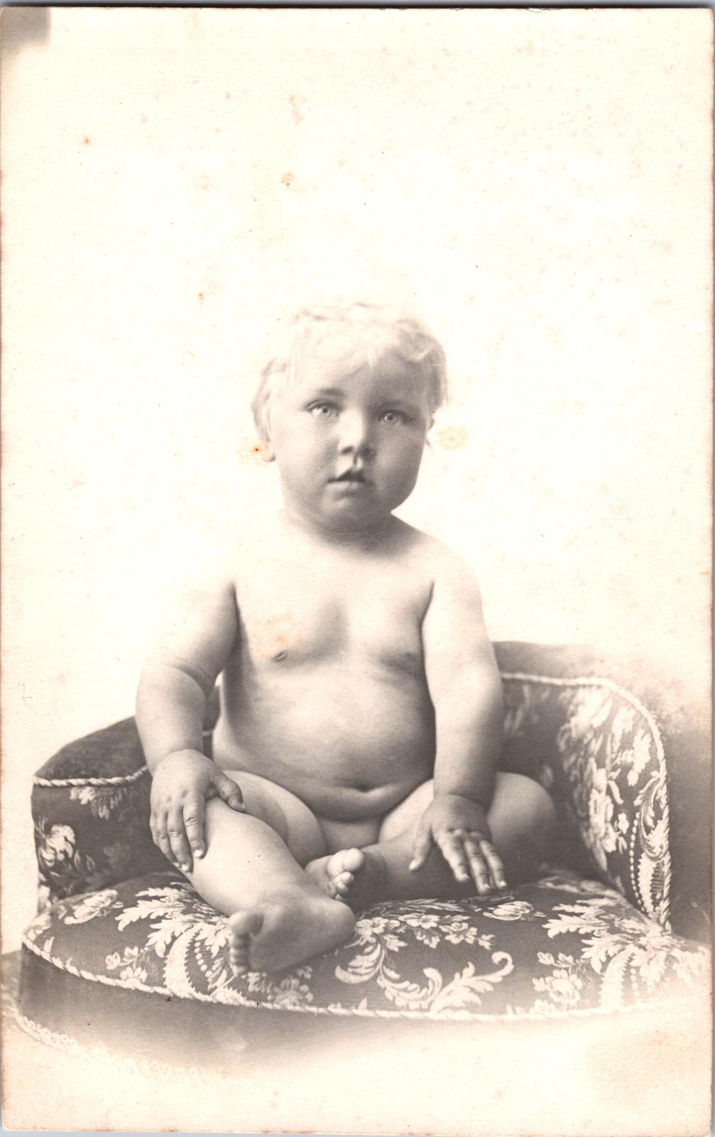 Unknown child photograph taken by Morris Studio Market St Fremantle