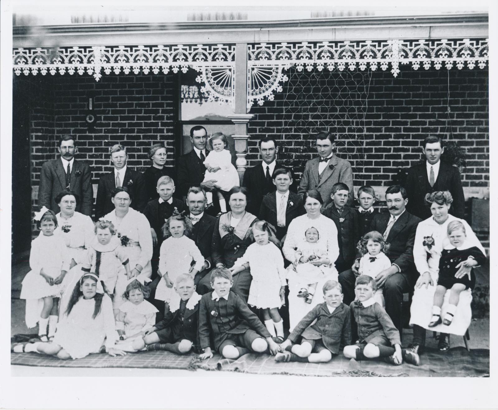 Kowald Families at the Grange  