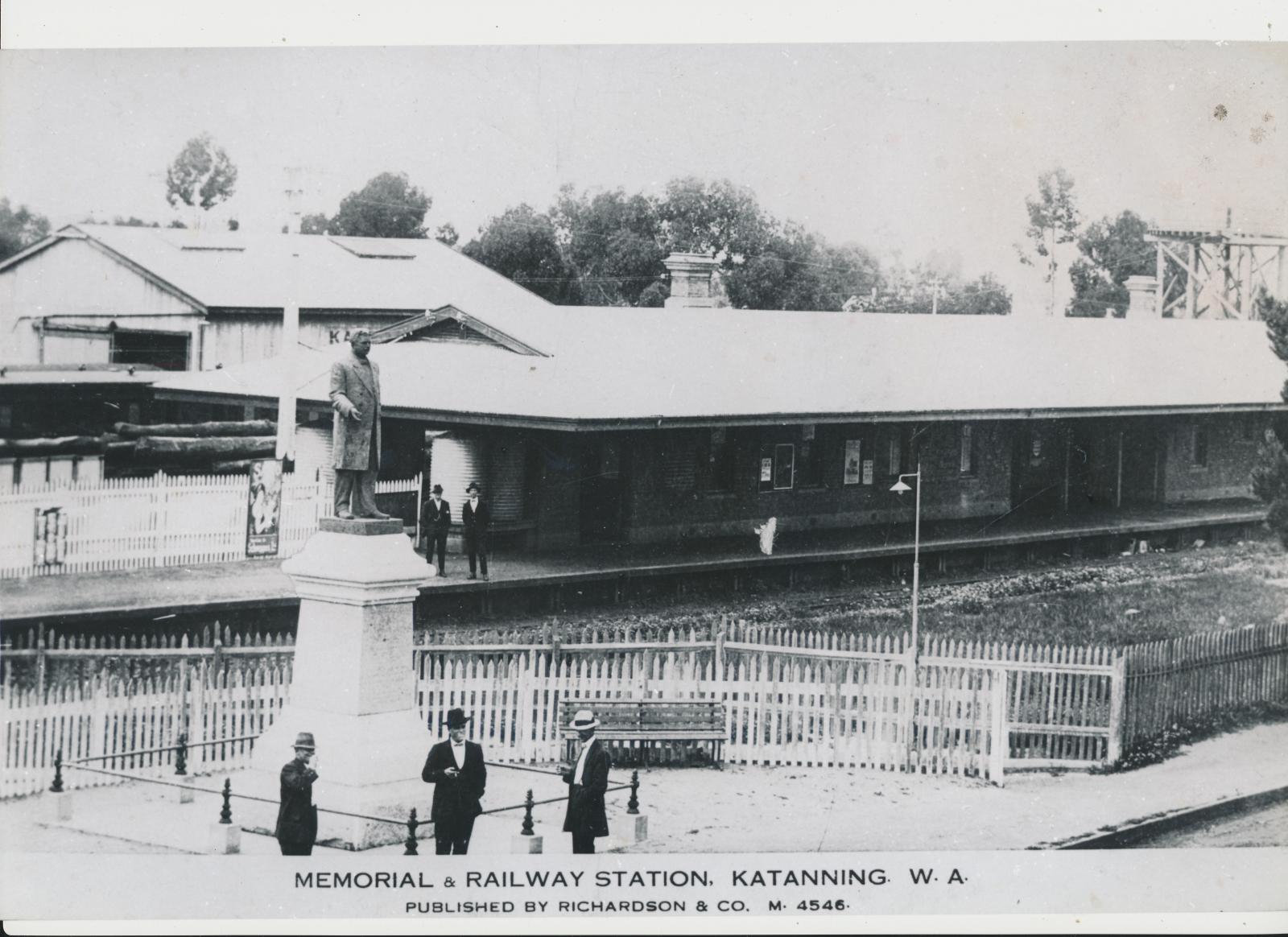 Memorial & Railway Station, Katanning