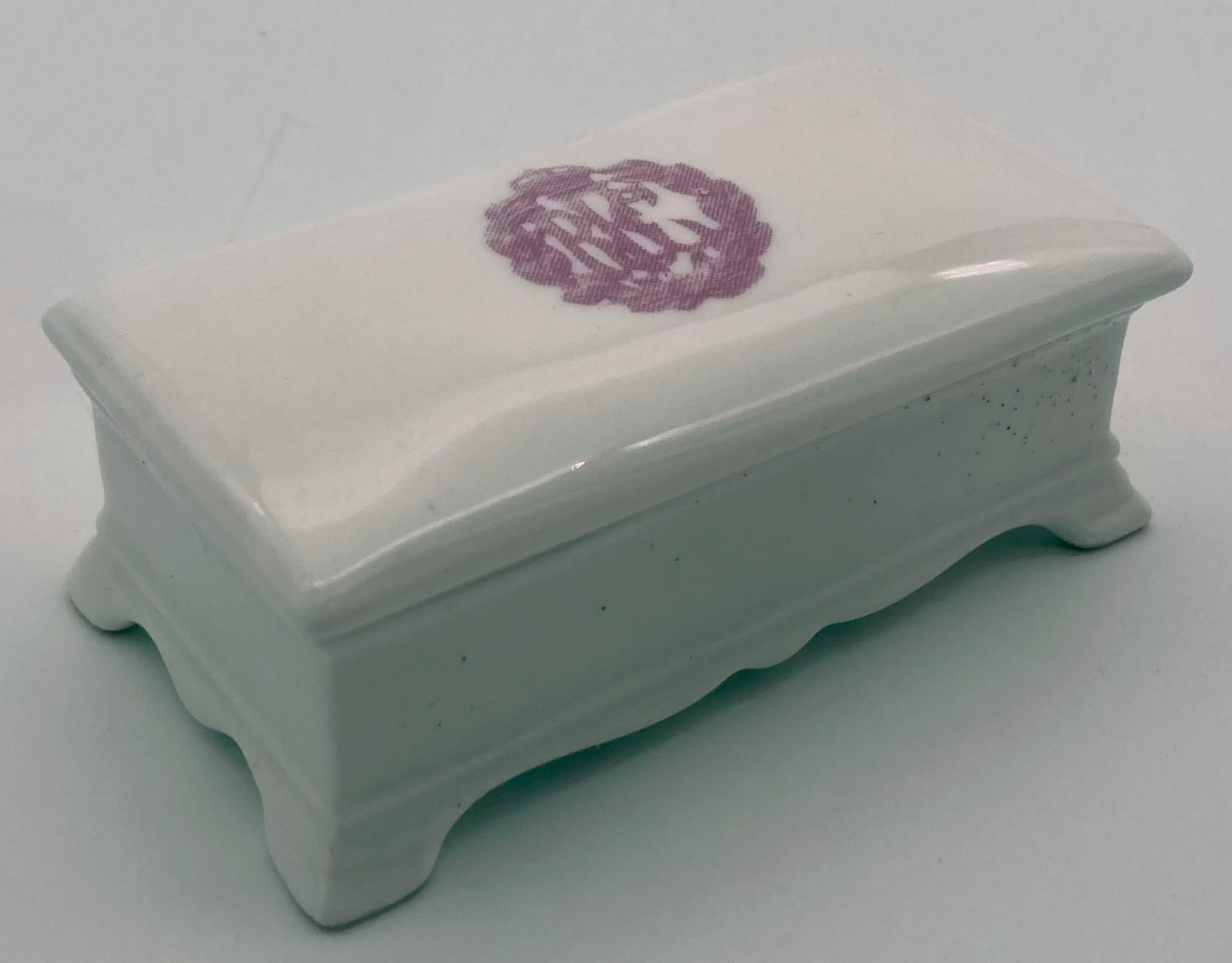 Alfred Meakin semi-porcelain trinket box with R.F.C. badge on lid