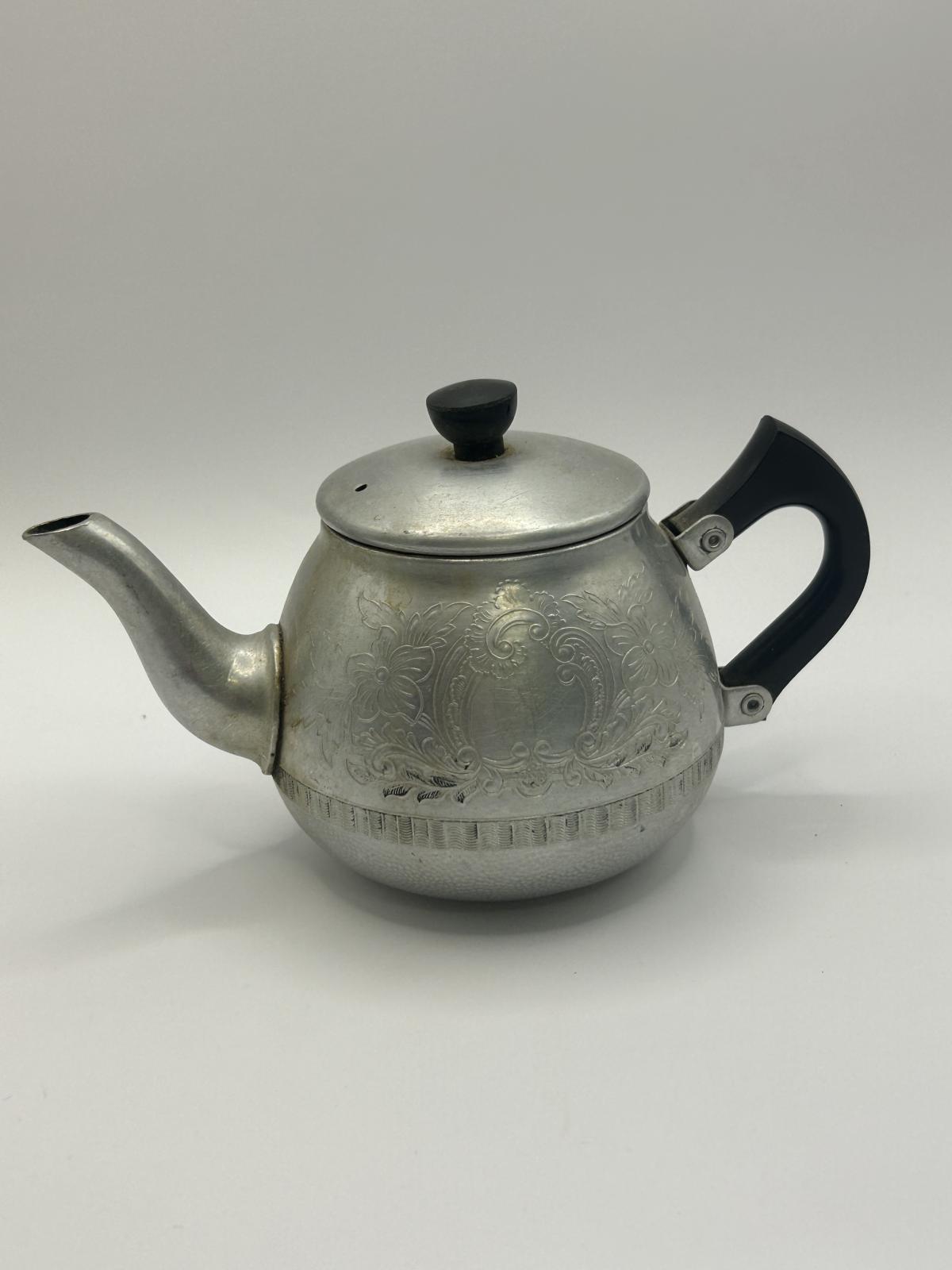 Tea pot