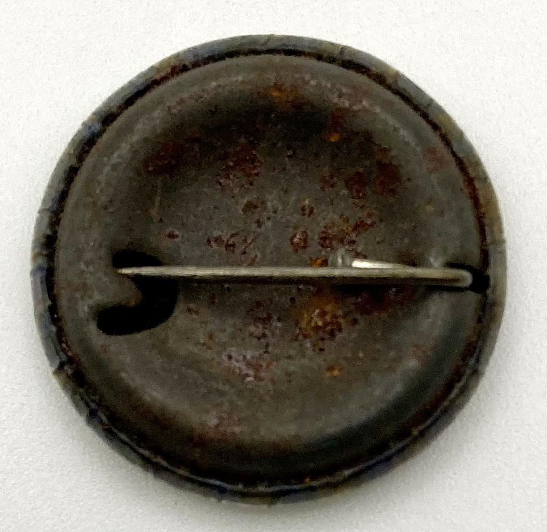 Reverse of 'Hospital Day' fundraising button 1918