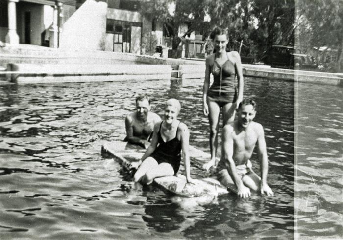 Hooneymooners at Crystal Pool, Yanchep Park