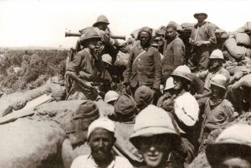 Turkish-prisoners-in-Anzac-trenches