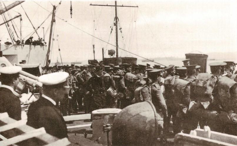 Australians-embarking-on-HMS-London