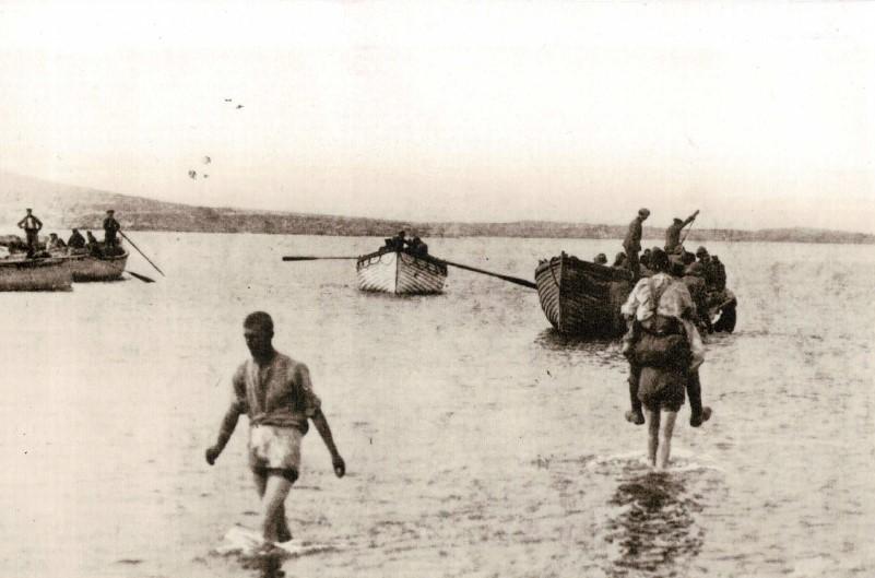 Carrying-Wounded-to-Boats-at-Suvla