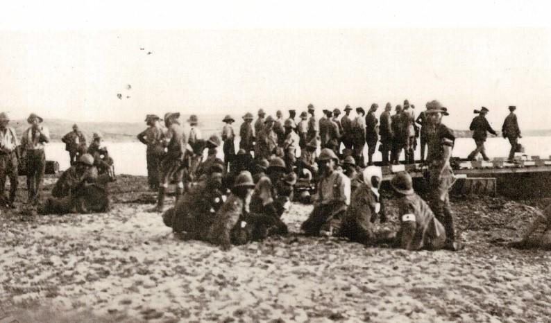 Wounded-on-beach-at-Suvla