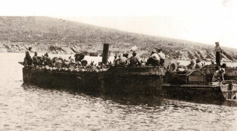 Disembarking-at-Suvla.