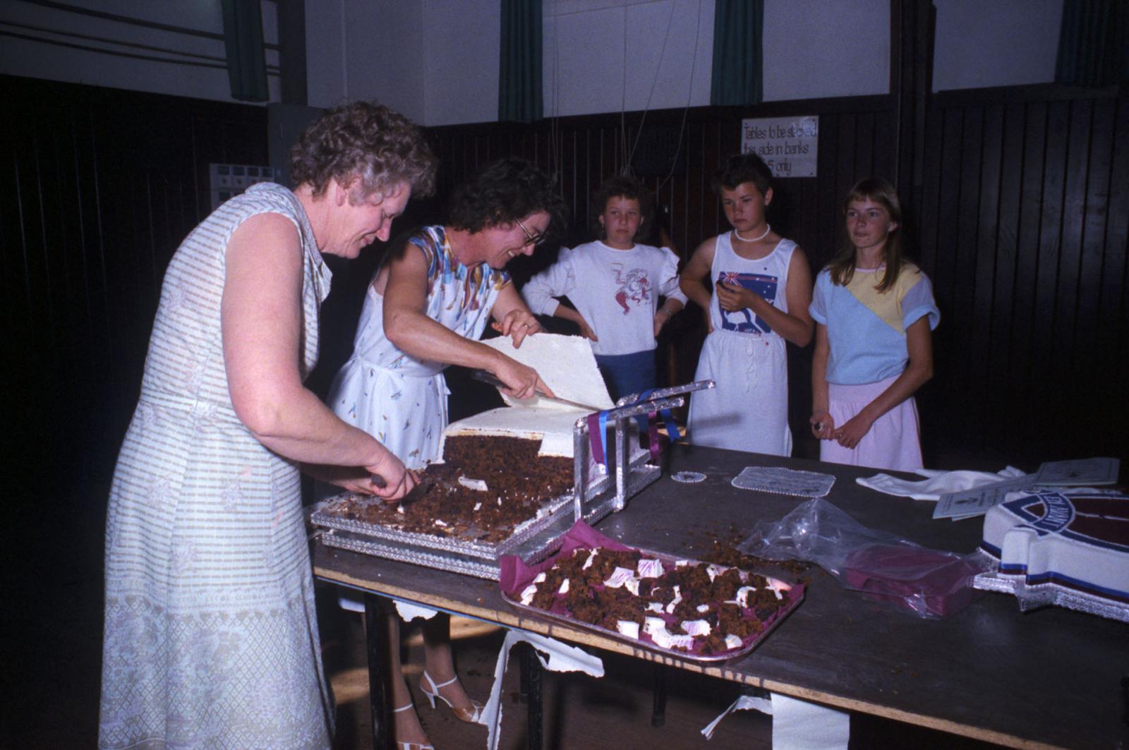 Cutting cake