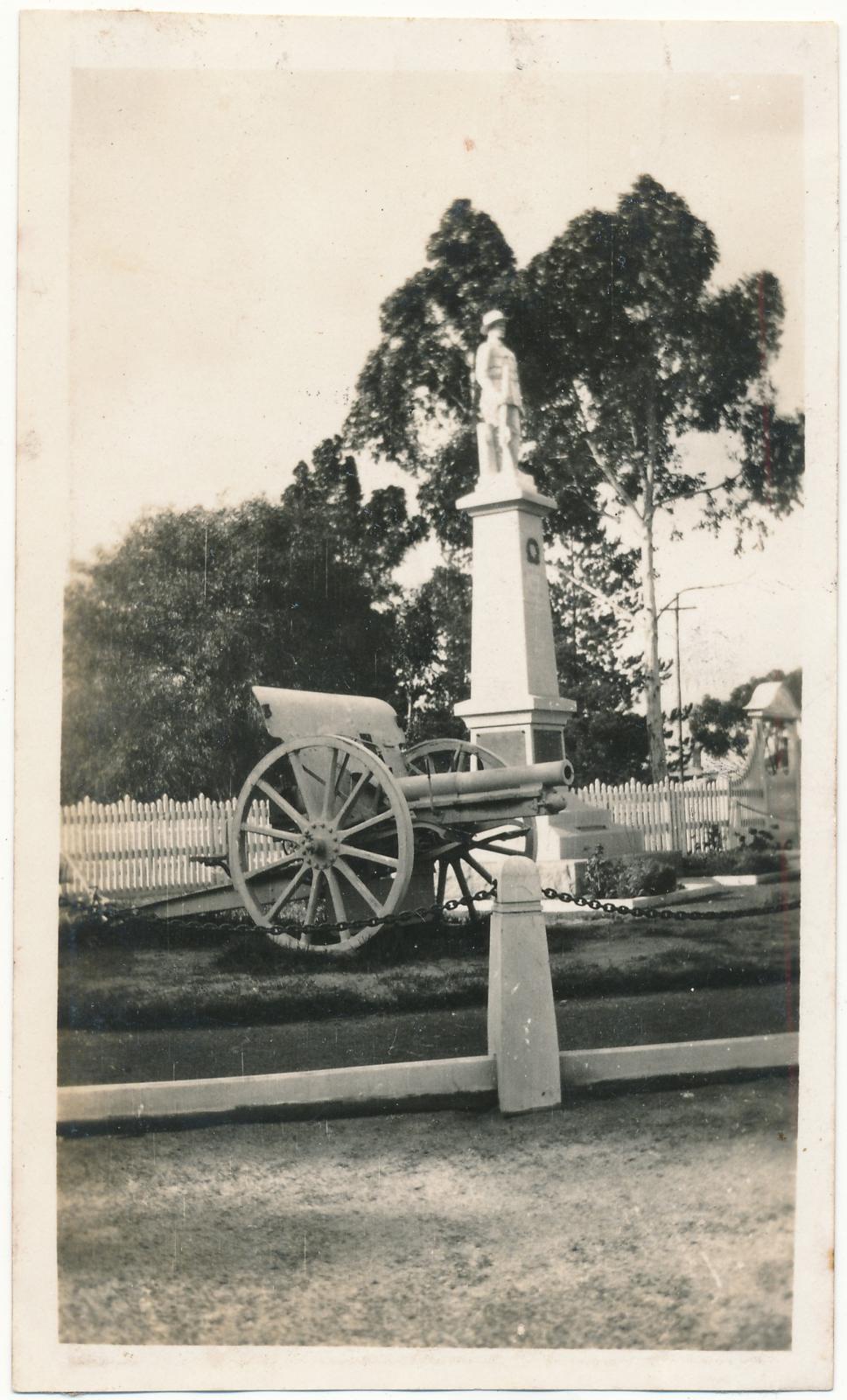 War Memorial Statue and Field Gun