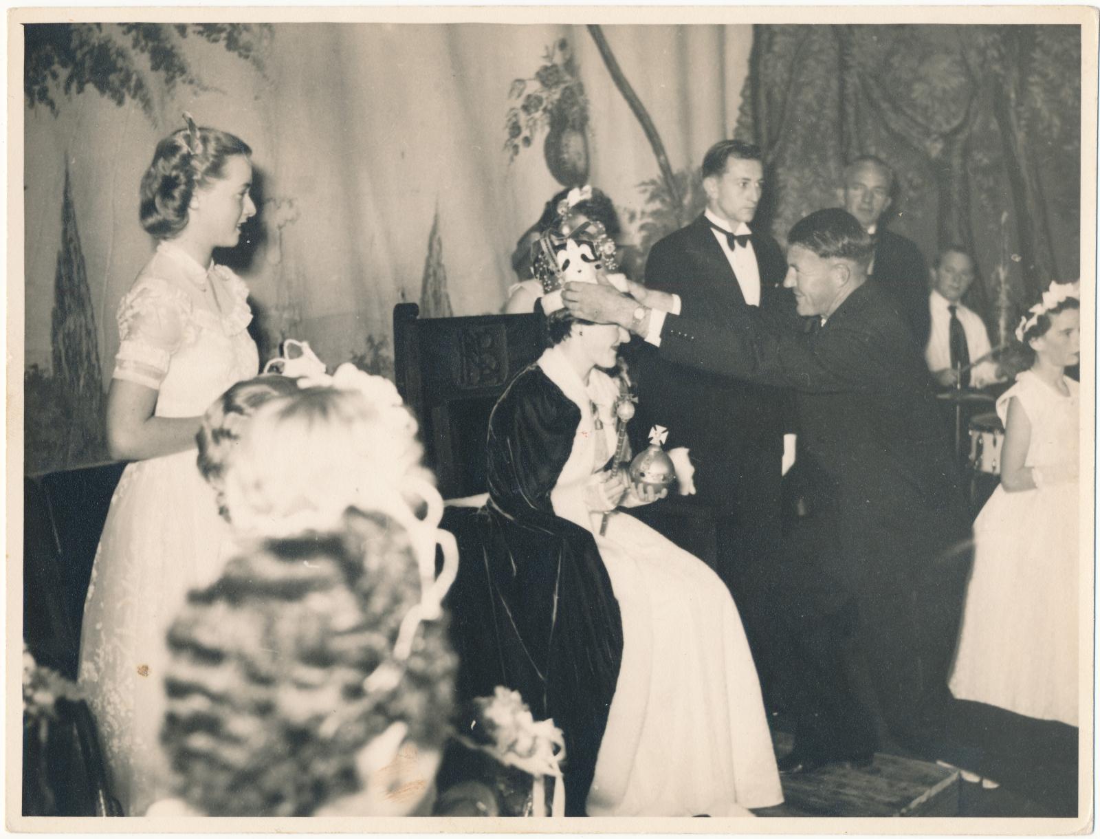 Janet Keeley being crowned at Silver Chain Ball