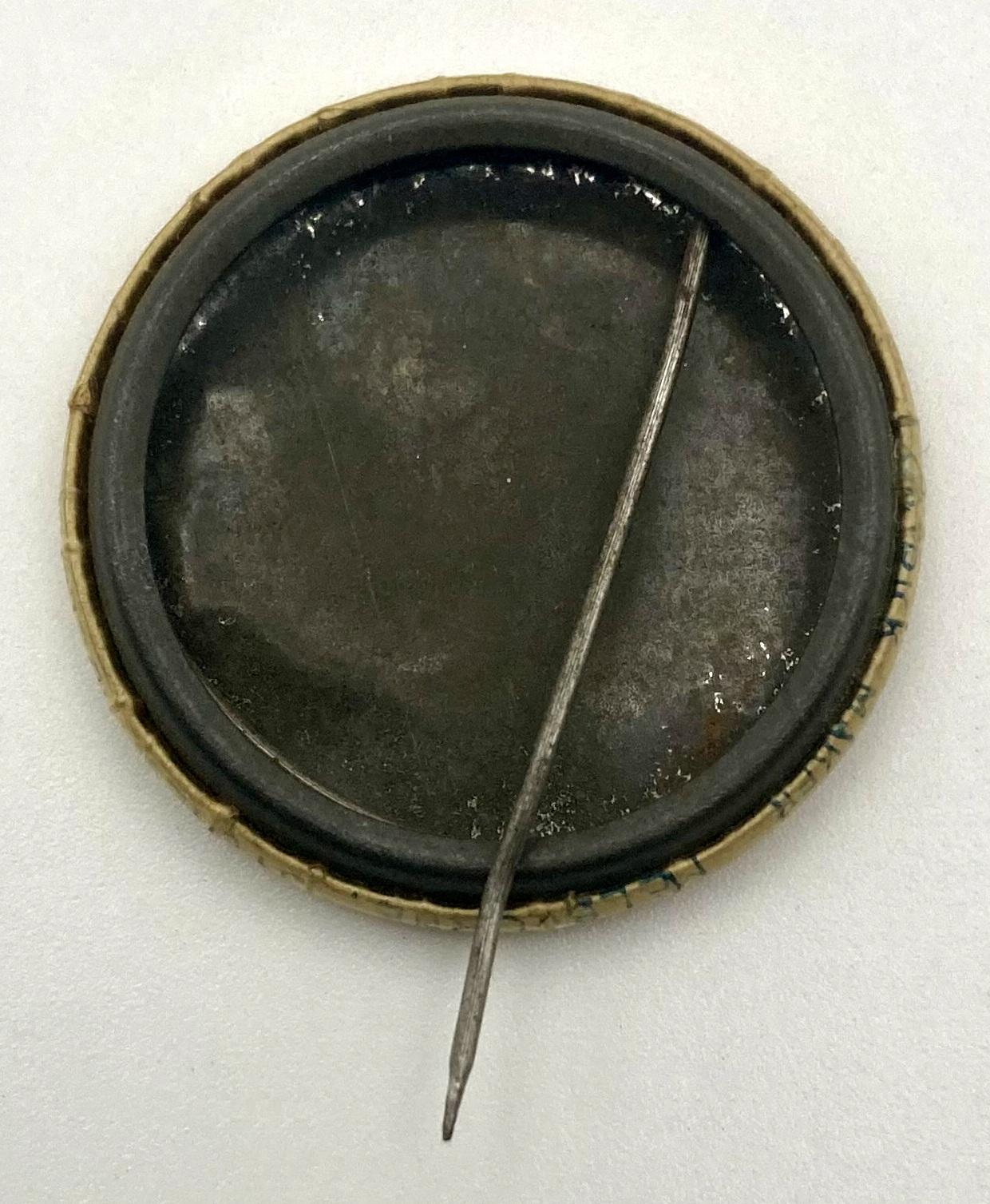 Reverse of 'Fighting Men's Day' fundraising button 1918 - large size