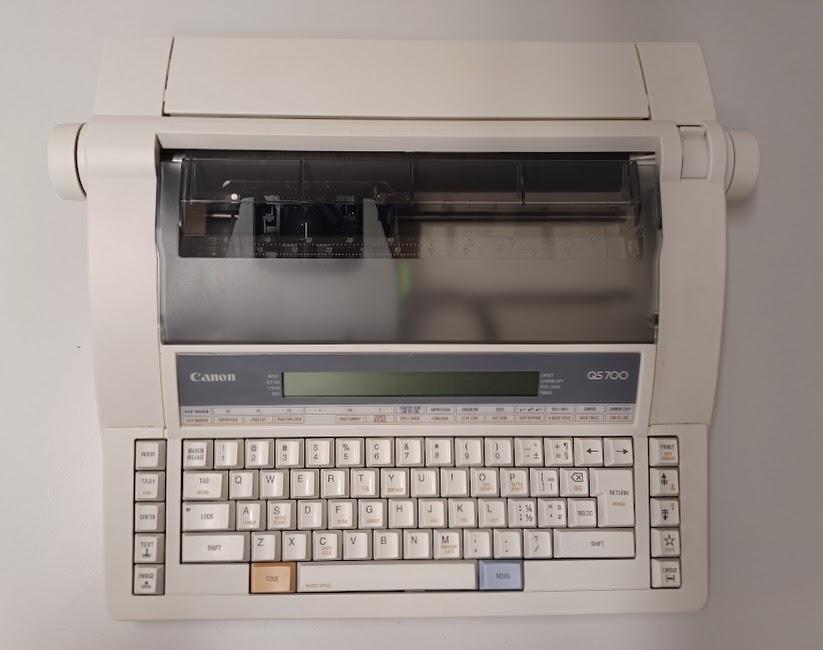 Canon typewriter without lid