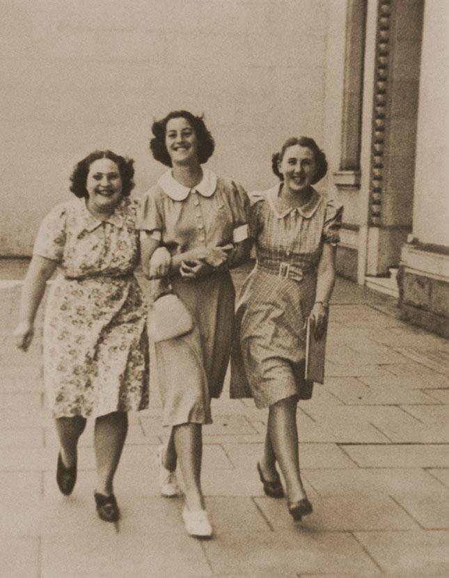 Elvie Buckland And Friends