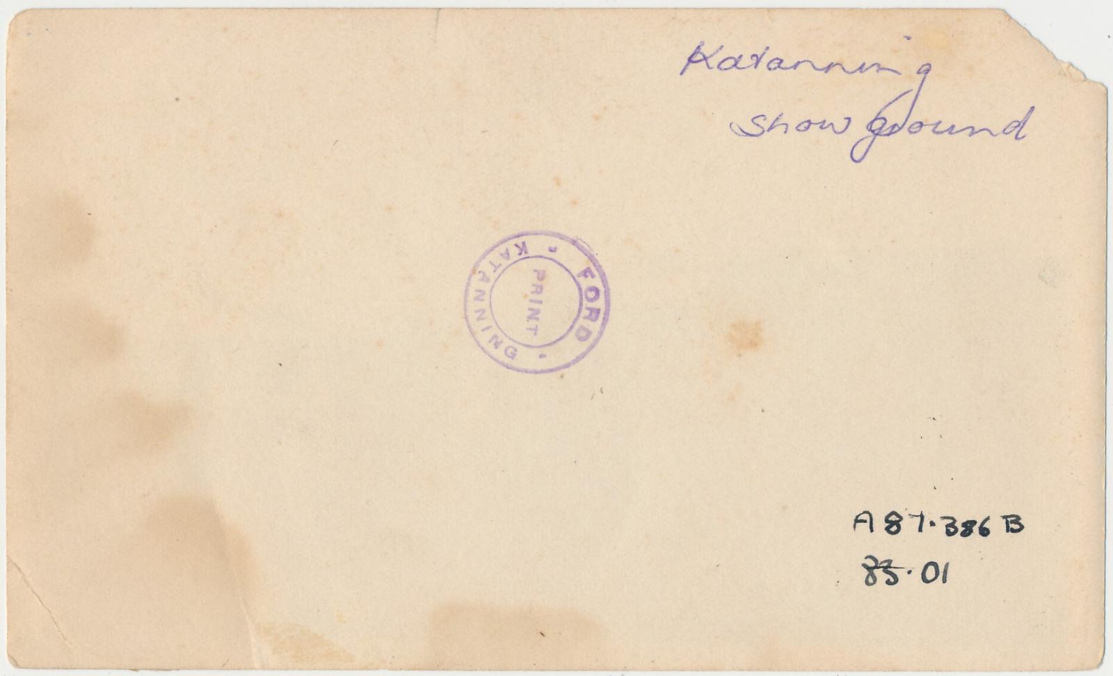 Back of photograph of Crowd at Katanning Showgrounds