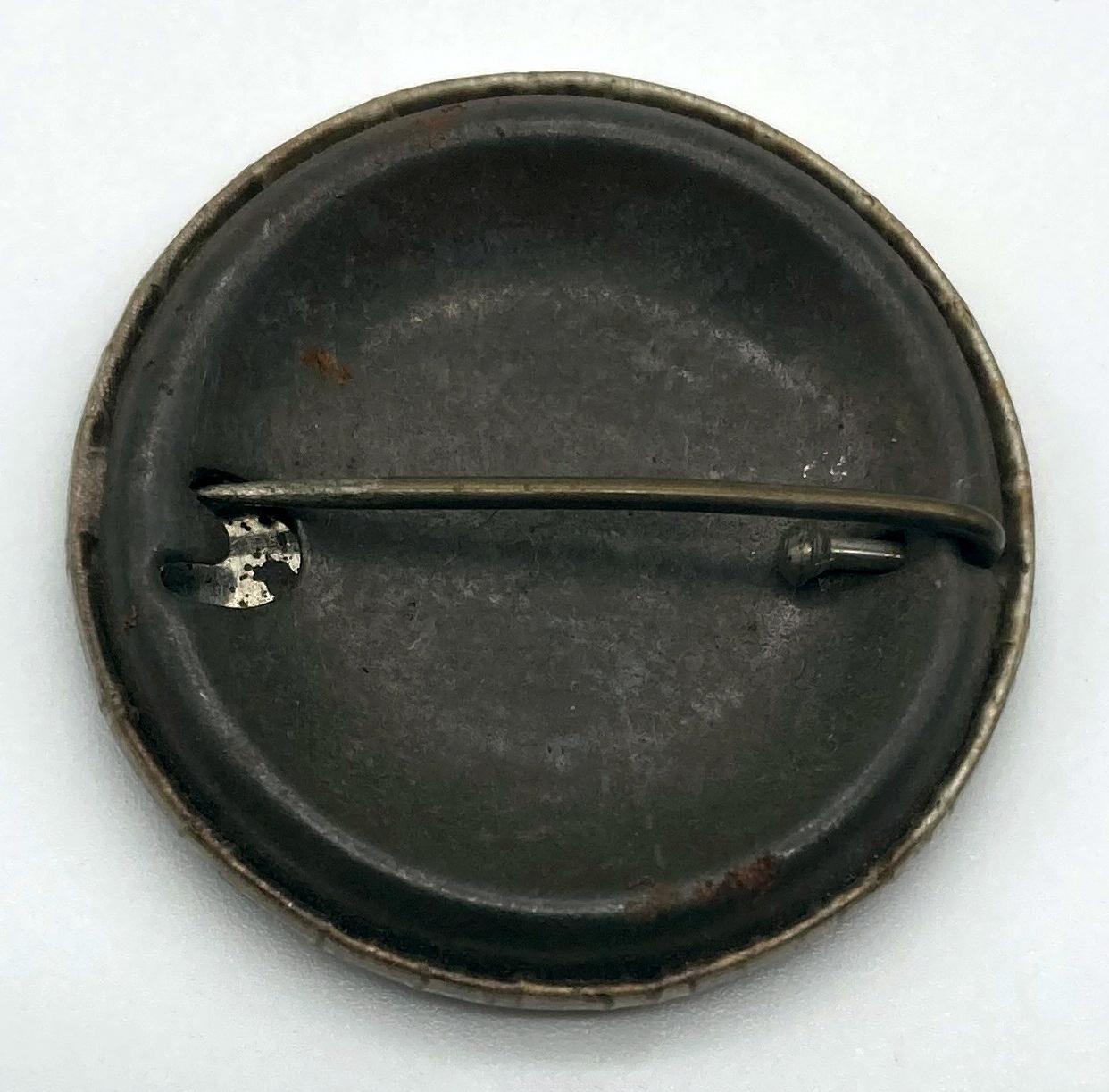 Reverse of souvenir button featuring Sgt. Barrett's Gallipoli Concert Party 1917