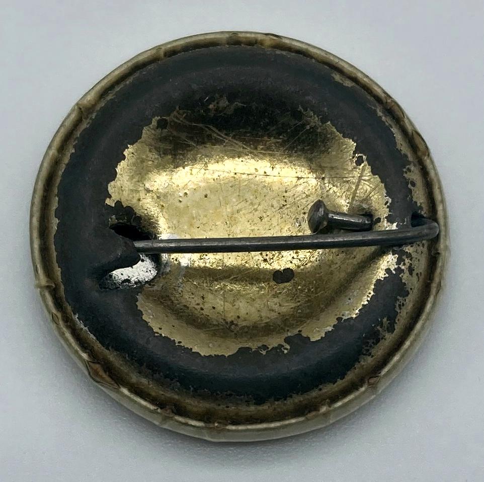 Reverse of WWI fundraising button 'For the men in the trenches, Good Luck'