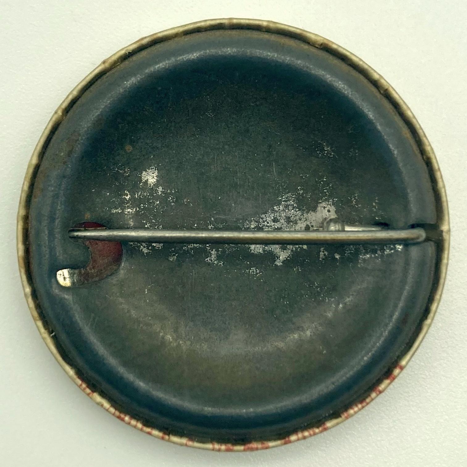 Reverse of WWI fundraising button 'Cheer-Up, We're Boxing On'