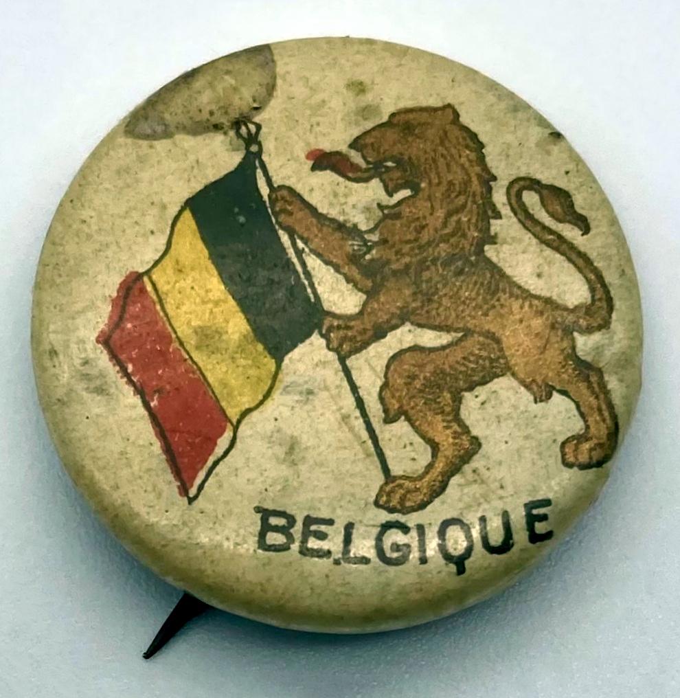WWI fundraising button supporting the people of Belgium