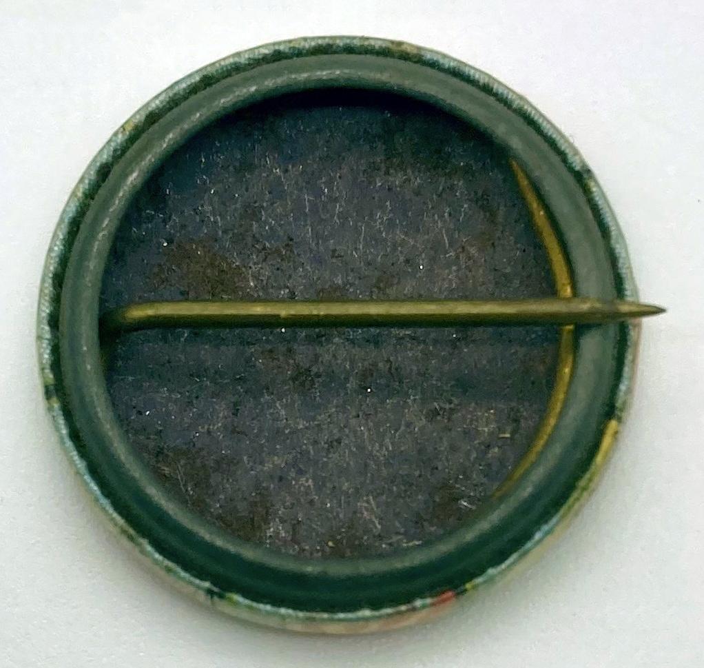 Reverse of WWI patriotic button featuring Lord Kitchener