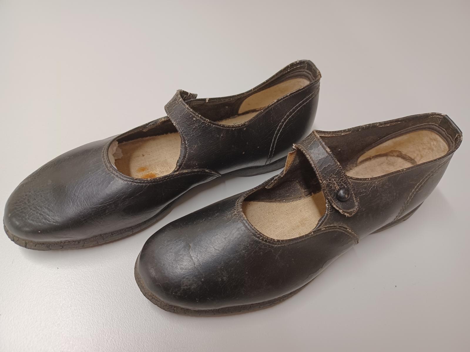 Barnet Glass shoe