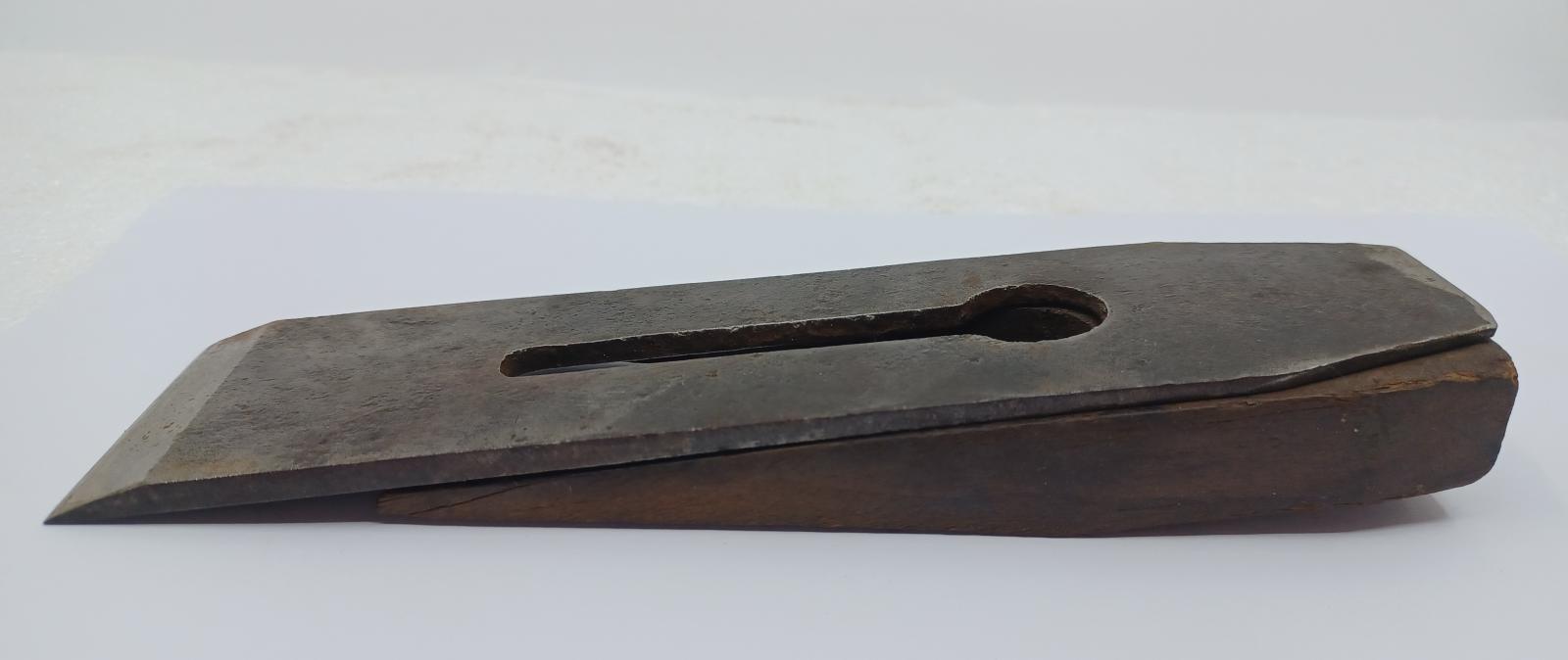Carpenter's Plane & Blade (side view)