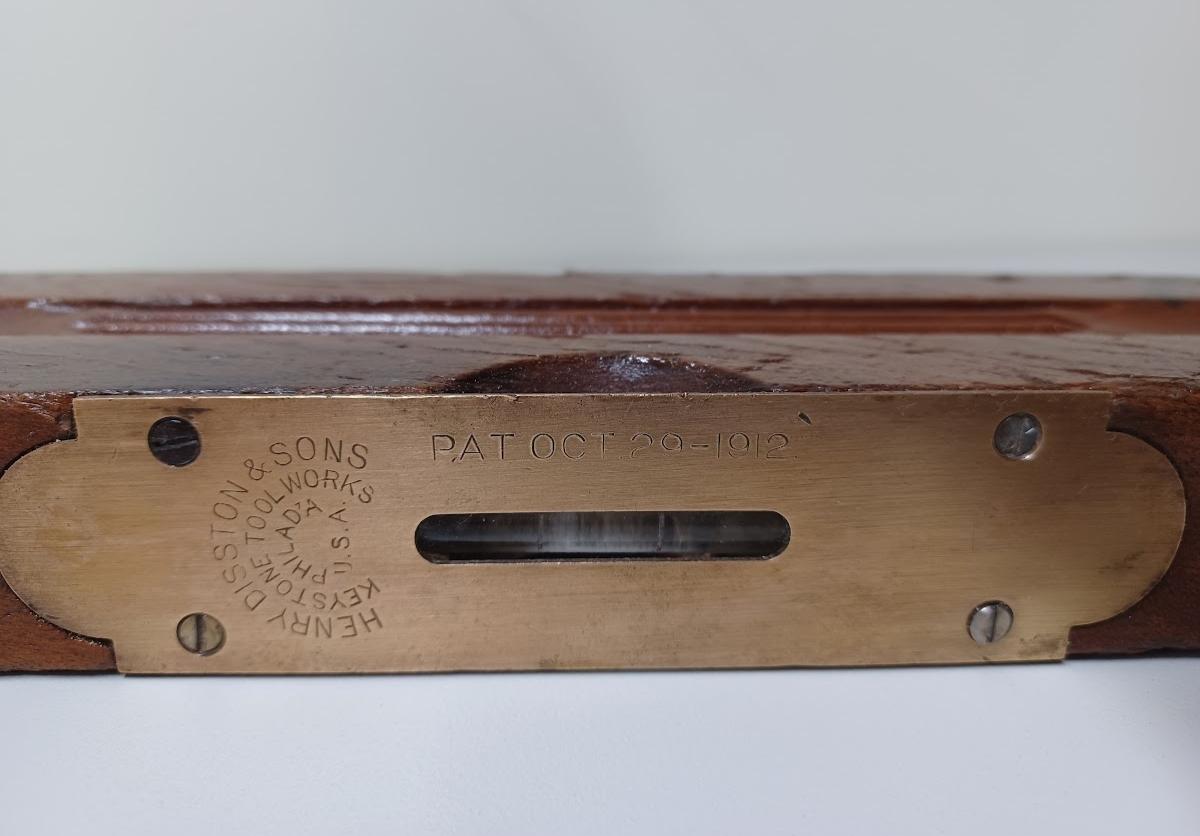 Brass  plate on leveller